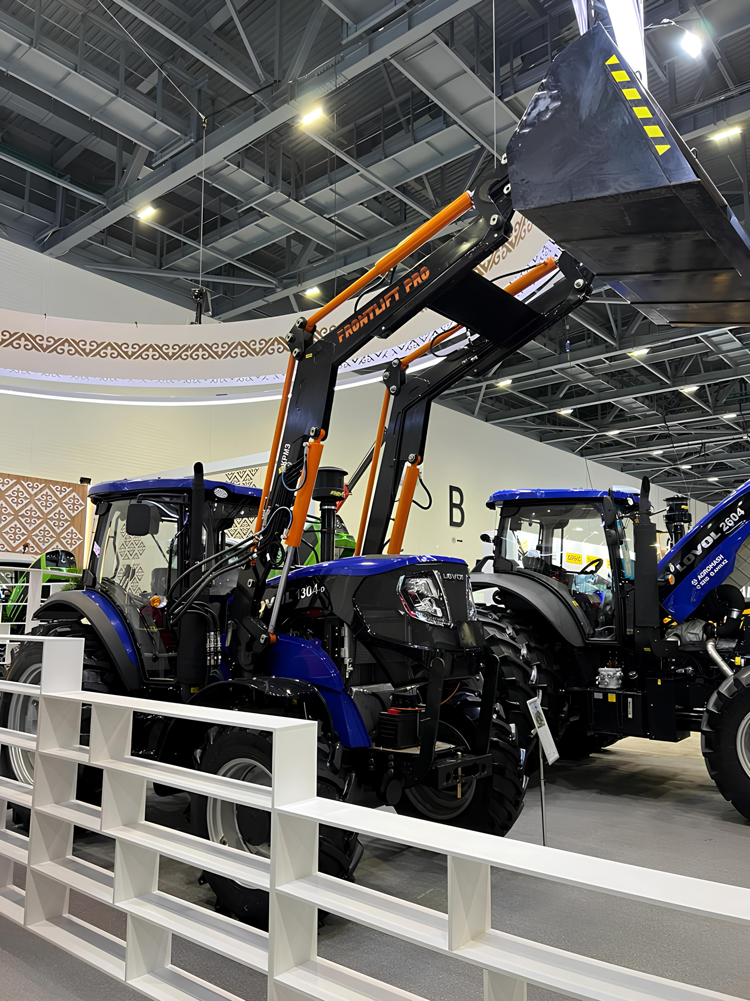 КРМЗ продемонстрировал новый погрузчик FRONTLIFT PRO в Казахстане КРМЗ продемонстрировал новый погрузчик FRONTLIFT PRO в Казахстане