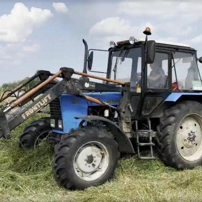 Фронтальный погрузчик FRONTLIFT — надёжный помощник в СПК «Исток» 