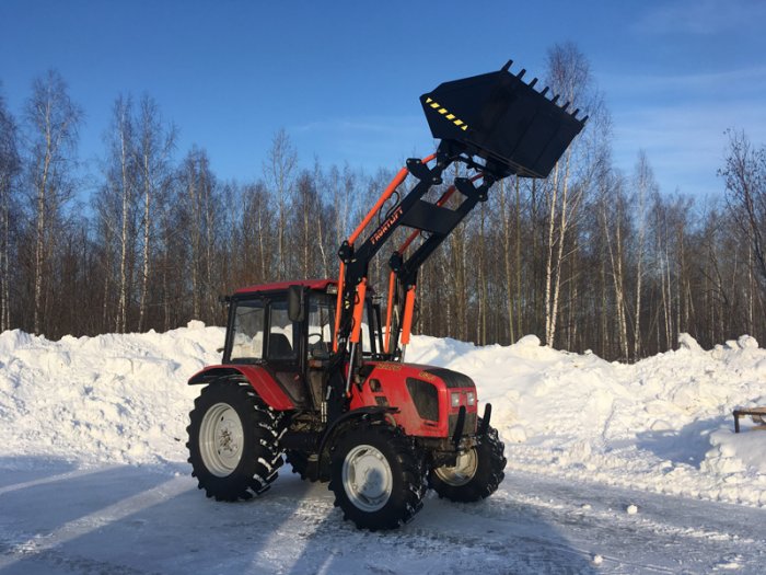 КРМЗ адаптировал фронтальный погрузчик FRONTLIFT  к трактору BELARUS-952.3