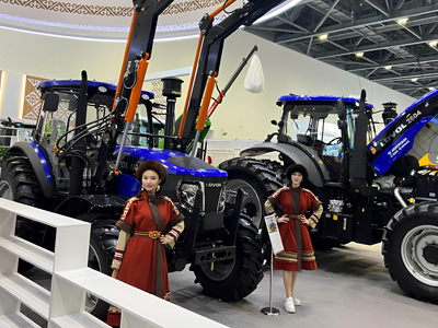 КРМЗ продемонстрировал новый погрузчик FRONTLIFT PRO в Казахстане