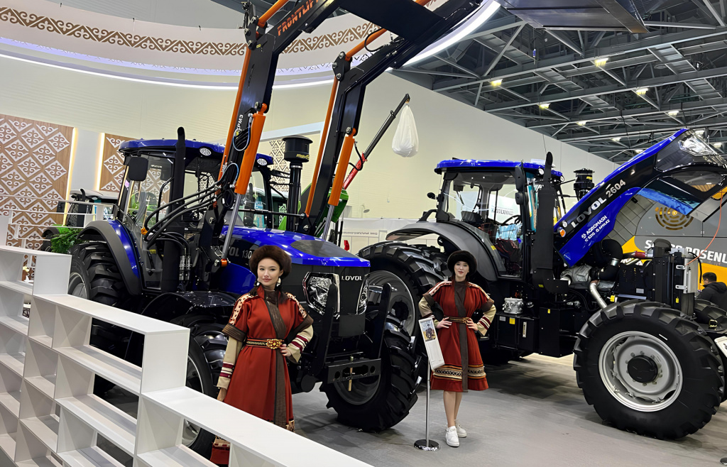 КРМЗ продемонстрировал новый погрузчик FRONTLIFT PRO в Казахстане КРМЗ продемонстрировал новый погрузчик FRONTLIFT PRO в Казахстане
