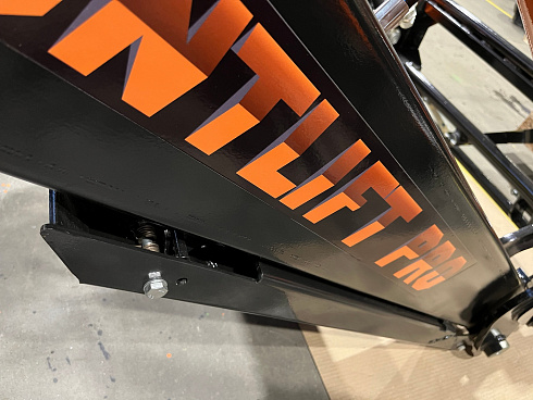 Погрузчик фронтальный FRONTLIFT PRO-2200.ЕВРО, агрегатирование с тракторами мощностью от 130 л.с.