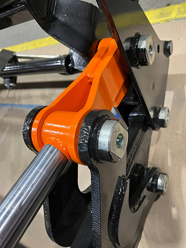 Погрузчик фронтальный FRONTLIFT PRO-2200.ЕВРО, агрегатирование с тракторами мощностью от 130 л.с.